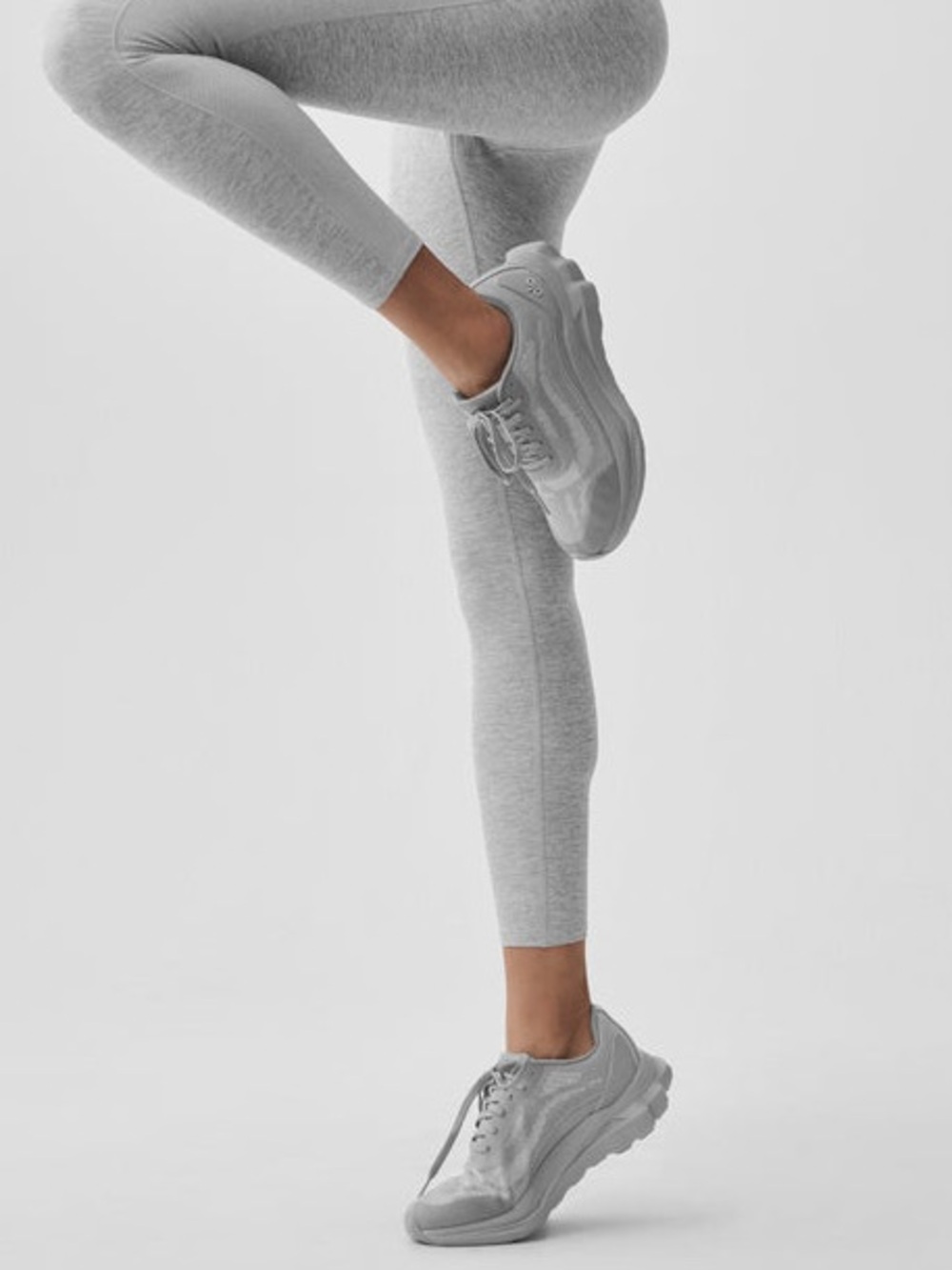 Like new! ALO Yoga Women’s Athletic Sneakers